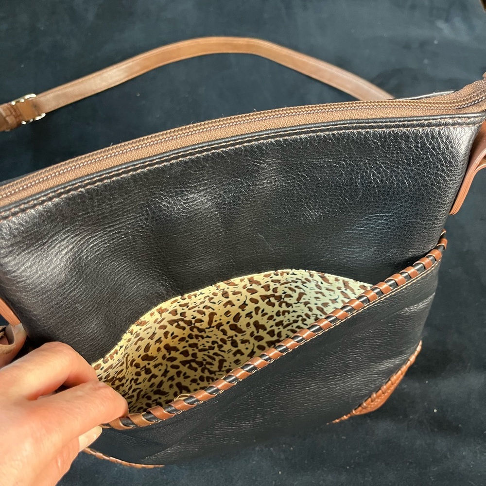Ili black leather crossbody with brown leather detailing. - Picture 5 of 13